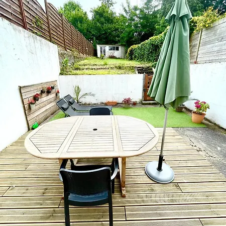 Apartment Avec Terrasse Et Jardin Prives